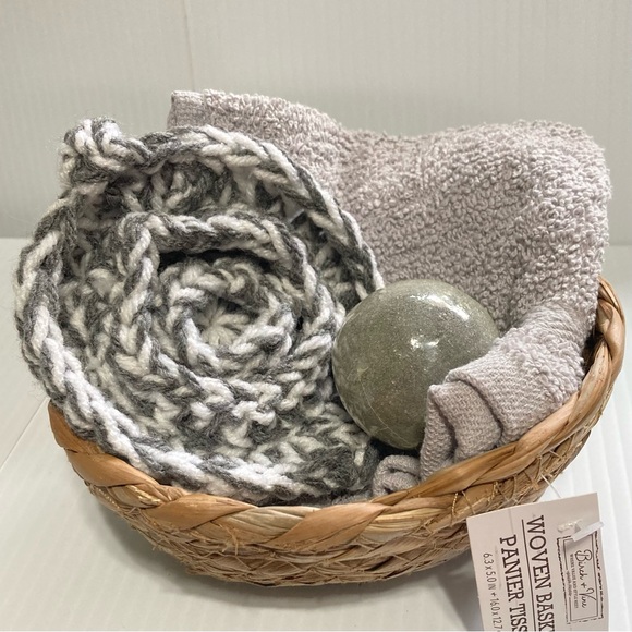 Luxurious Bath Bomb Gray Washcloth Gray and White Body Scrubby Gift Basket Set - Picture 2 of 8